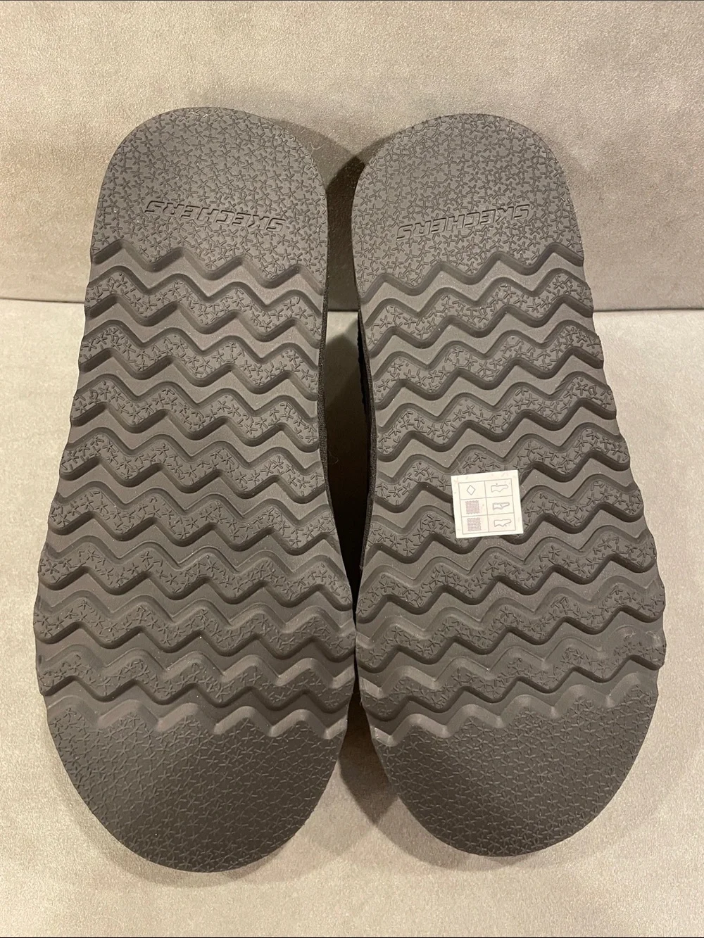Skechers Black Faux-Suede Mule Slippers Renten Ulrich Mens 9 - Women’s 10.5